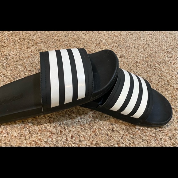 adidas Shoes - EUC Women’a Adilette Sandal Size 9